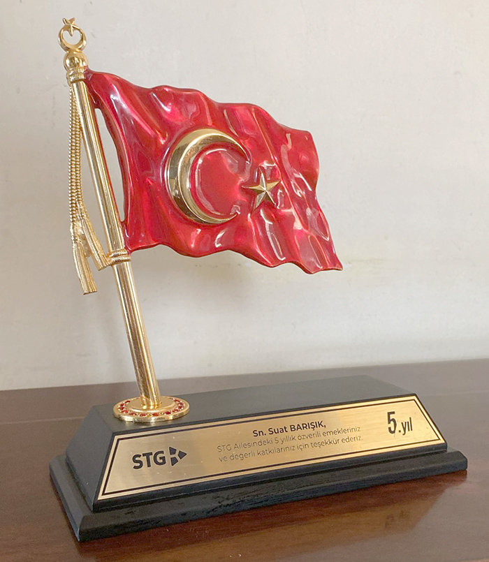 MVIP01 Vip Dalgalanan T�rk Bayrakl� Masa �simli�i